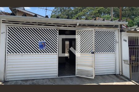 Casa para alugar com 136m², 2 quartos e 2 vagas Casa para alugar com 136m², 2 quartos e 2 vagasFachada