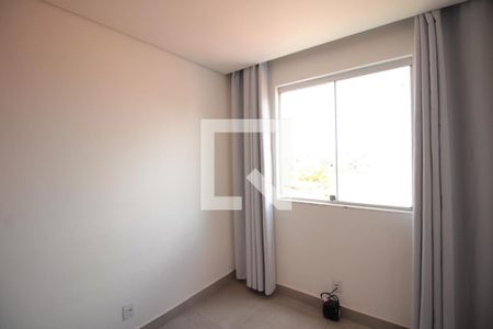 Quarto 1 de apartamento para alugar com 2 quartos, 60m² em Mantiqueira, Belo Horizonte