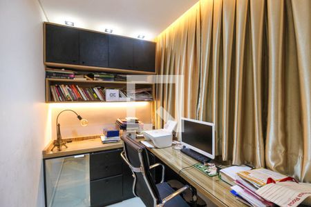 Casa à venda com 243m², 3 quartos e 4 vagas Casa à venda com 243m², 3 quartos e 4 vagasEscritório