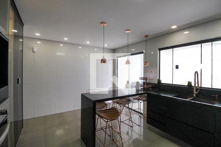 Casa à venda com 243m², 3 quartos e 4 vagas Casa à venda com 243m², 3 quartos e 4 vagasCozinha