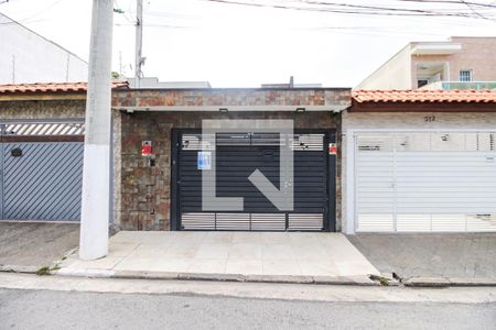 Casa à venda com 243m², 3 quartos e 4 vagas Casa à venda com 243m², 3 quartos e 4 vagasFachada