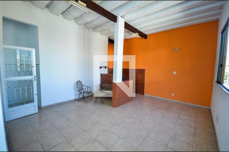 Casa à venda com 240m², 4 quartos e 1 vaga Casa à venda com 240m², 4 quartos e 1 vagaTerraço