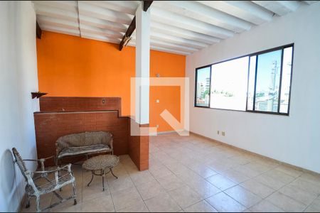 Casa à venda com 240m², 4 quartos e 1 vaga Casa à venda com 240m², 4 quartos e 1 vagaTerraço