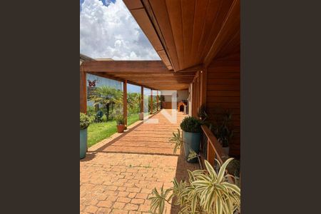 Casa de condomínio à venda com 810m², 4 quartos e 3 vagas Casa de condomínio à venda com 810m², 4 quartos e 3 vagasÁrea Externa