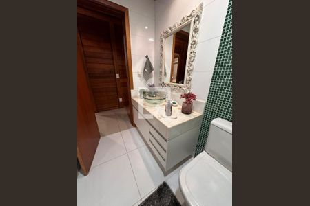 Casa de condomínio à venda com 810m², 4 quartos e 3 vagas Casa de condomínio à venda com 810m², 4 quartos e 3 vagasBanheiro 2