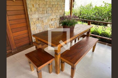 Casa de condomínio à venda com 810m², 4 quartos e 3 vagas Casa de condomínio à venda com 810m², 4 quartos e 3 vagasÁrea Externa