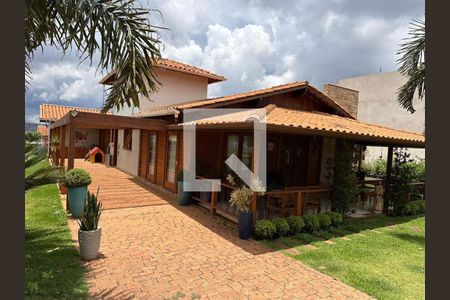 Casa de condomínio à venda com 810m², 4 quartos e 3 vagas Casa de condomínio à venda com 810m², 4 quartos e 3 vagasÁrea Externa