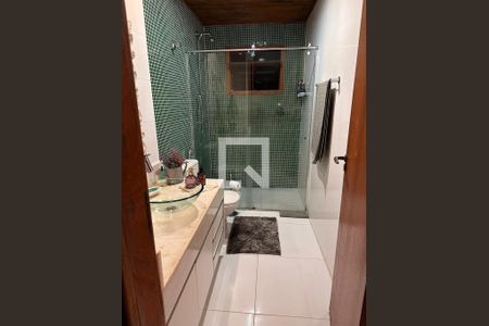 Casa de condomínio à venda com 810m², 4 quartos e 3 vagas Casa de condomínio à venda com 810m², 4 quartos e 3 vagasBanheiro 2