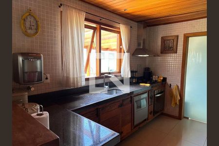 Casa de condomínio à venda com 810m², 4 quartos e 3 vagas Casa de condomínio à venda com 810m², 4 quartos e 3 vagasCozinha