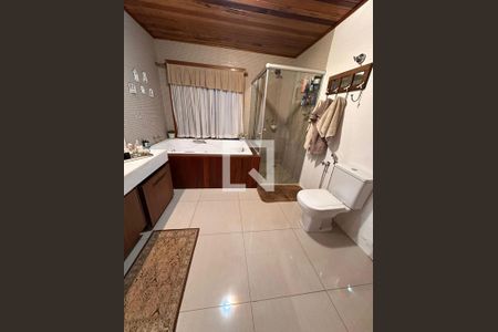 Casa de condomínio à venda com 810m², 4 quartos e 3 vagas Casa de condomínio à venda com 810m², 4 quartos e 3 vagasBanheiro 1