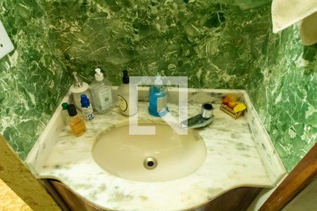 Casa à venda com 143m², 2 quartos e 3 vagas Casa à venda com 143m², 2 quartos e 3 vagasLavabo