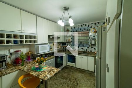 Casa à venda com 143m², 2 quartos e 3 vagas Casa à venda com 143m², 2 quartos e 3 vagasCozinha