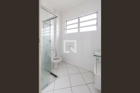 Banheiro de apartamento para alugar com 1 quarto, 56m² em Jardim Glória, São Paulo