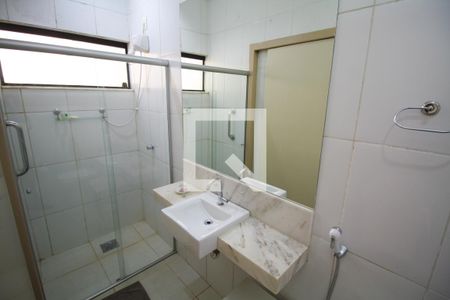 Casa à venda com 280m², 5 quartos e 3 vagasBanheiro 2