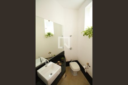 Casa à venda com 280m², 5 quartos e 3 vagasBanheiro 1