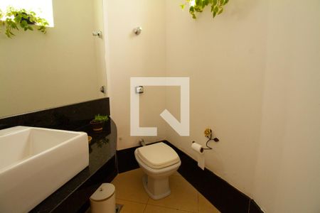 Casa à venda com 280m², 5 quartos e 3 vagasBanheiro 1