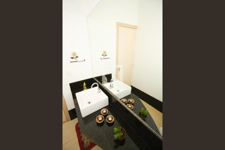 Casa à venda com 280m², 5 quartos e 3 vagasBanheiro 1