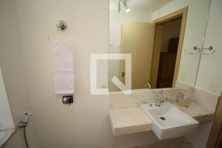 Casa à venda com 280m², 5 quartos e 3 vagasBanheiro 4