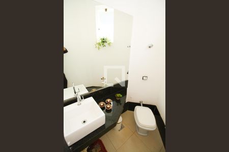 Casa à venda com 280m², 5 quartos e 3 vagasBanheiro 1