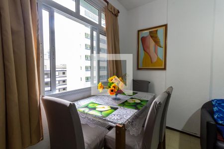 Detalhe da sala de apartamento para alugar com 1 quarto, 58m² em Guilhermina, Praia Grande