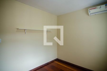 Apartamento à venda com 165m², 4 quartos e 2 vagas Apartamento à venda com 165m², 4 quartos e 2 vagasQuarto 2