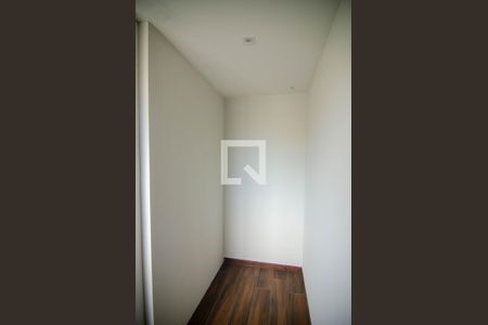 Apartamento à venda com 165m², 4 quartos e 2 vagas Apartamento à venda com 165m², 4 quartos e 2 vagasEscritório