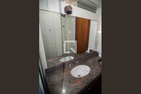 Apartamento à venda com 165m², 4 quartos e 2 vagas Apartamento à venda com 165m², 4 quartos e 2 vagasBanheiro Social