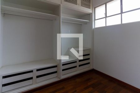 Closet da suíte 1 de apartamento para alugar com 3 quartos, 246m² em Perdizes, São Paulo
