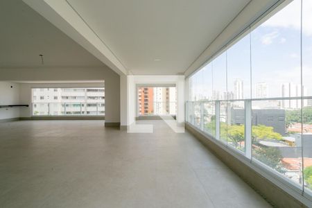 Apartamento à venda com 265m², 4 quartos e 6 vagasVaranda