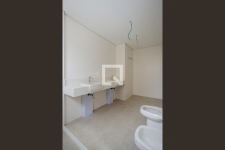 Apartamento à venda com 265m², 4 quartos e 6 vagasBanheiro da suíte 1