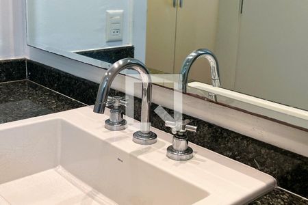 Apartamento à venda com 357m², 4 quartos e 4 vagasBanheiro da Suíte 3