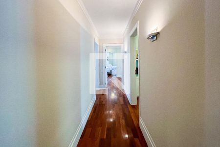 Apartamento à venda com 357m², 4 quartos e 4 vagasCorredor