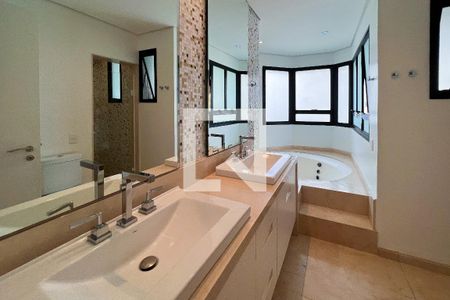 Apartamento à venda com 357m², 4 quartos e 4 vagasBanheiro da Suíte 4