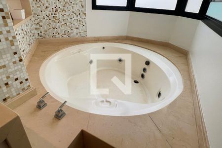 Apartamento à venda com 357m², 4 quartos e 4 vagasBanheiro da Suíte 4