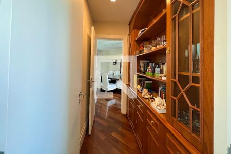 Apartamento à venda com 357m², 4 quartos e 4 vagasCorredor