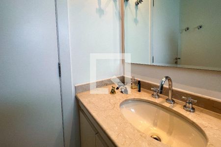 Apartamento à venda com 357m², 4 quartos e 4 vagasBanheiro da Suíte 1