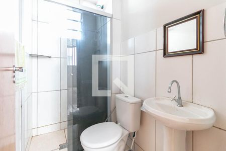 Banheiro Social de apartamento à venda com 2 quartos, 52m² em Califórnia, Contagem