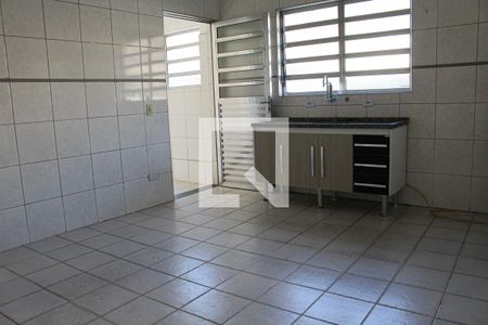 Casa para alugar com 100m², 2 quartos e 6 vagasCozinha