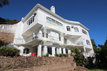 Casa para alugar com 651m², 4 quartos e 4 vagasFachada fundos da casa