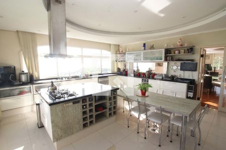 Casa para alugar com 651m², 4 quartos e 4 vagasCozinha