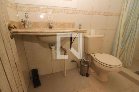 Casa para alugar com 651m², 4 quartos e 4 vagasBanheiro de serviço