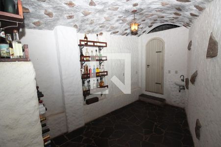 Casa para alugar com 651m², 4 quartos e 4 vagasAdega