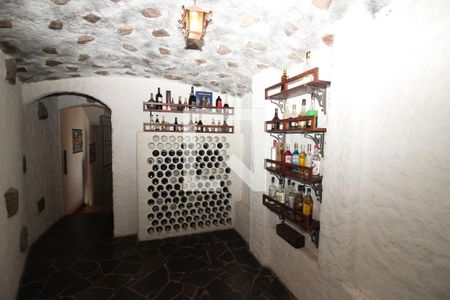 Casa para alugar com 651m², 4 quartos e 4 vagasAdega