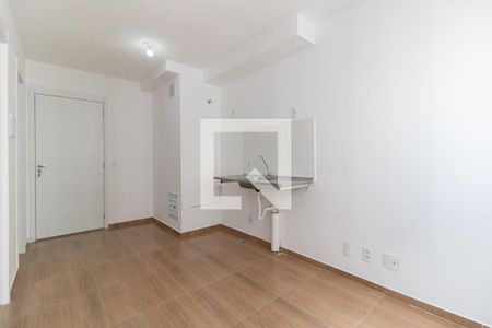 Cozinha de apartamento para alugar com 1 quarto, 25m² em Jardim Santa Emília, São Paulo