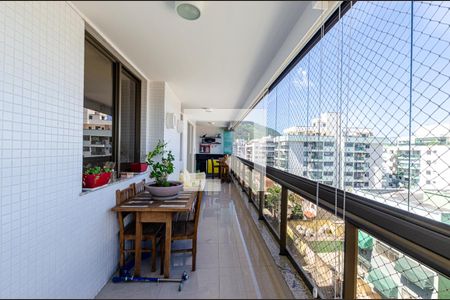 Apartamento à venda com 140m², 4 quartos e 2 vagas Apartamento à venda com 140m², 4 quartos e 2 vagasSala