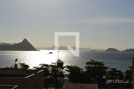 Imagem da vista sedida pela prorpietária de apartamento à venda com 4 quartos, 140m² em Charitas, Niterói