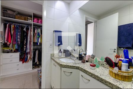 Apartamento à venda com 140m², 4 quartos e 2 vagas Apartamento à venda com 140m², 4 quartos e 2 vagasBanheiro da Suíte 2