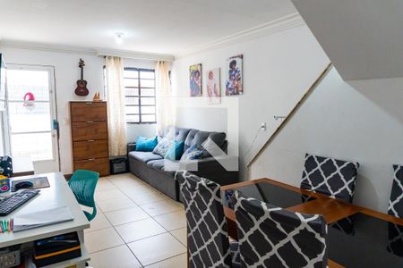 Sala de casa de condomínio à venda com 2 quartos, 58m² em Vila Campestre, São Paulo