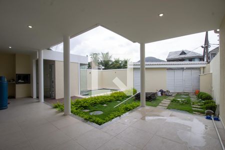 Casa à venda com 180m², 4 quartos e 2 vagasQuintal