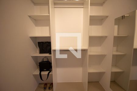 Casa à venda com 180m², 4 quartos e 2 vagasCloset da Suíte 1